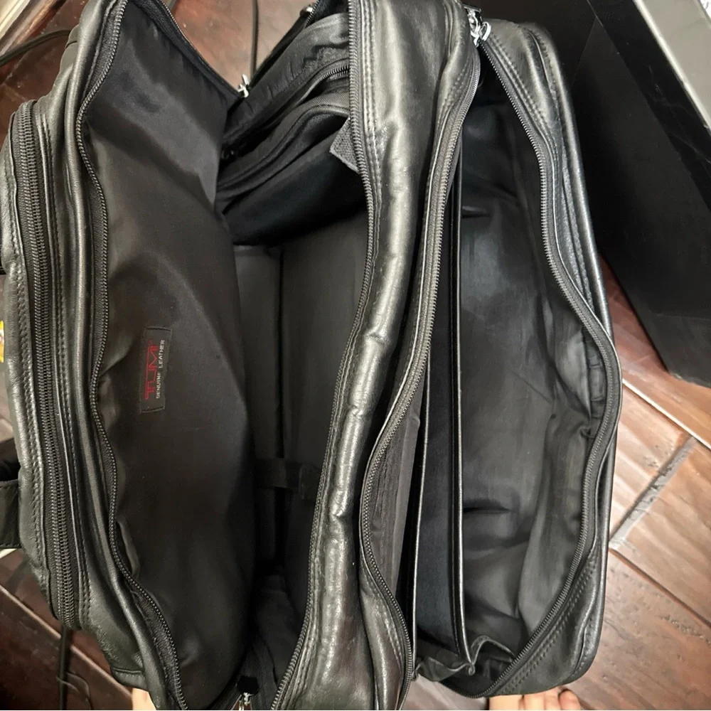 TUMI Alpha Black Leather 17” Messenger‎ Laptop Expandable Briefcase Bag Monogram
